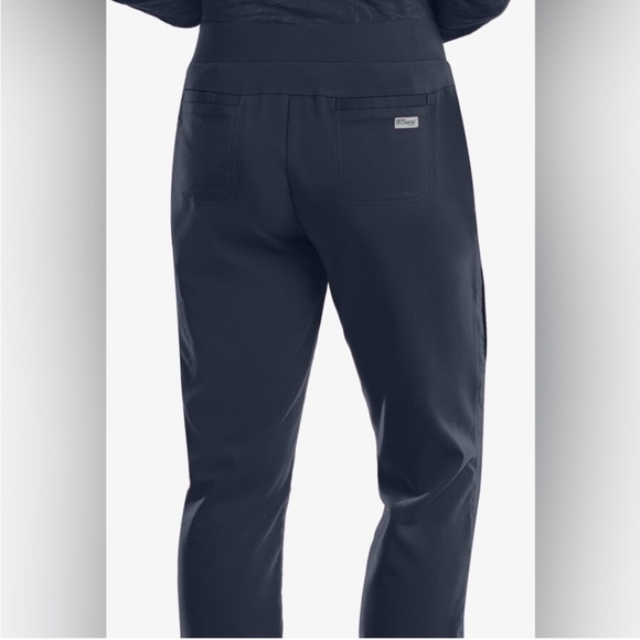 scrub lot/set - Picture 4 of 10